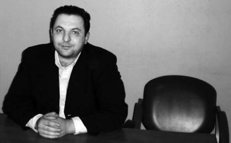 المناضل مازن درويش ينال جائزة حرية الصحافة